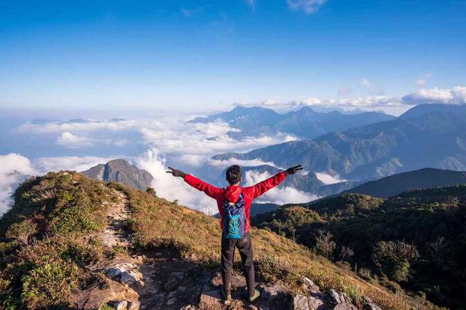 探秘广东韶关丹霞山景区：红石林海、古树参天、奇峰异石！