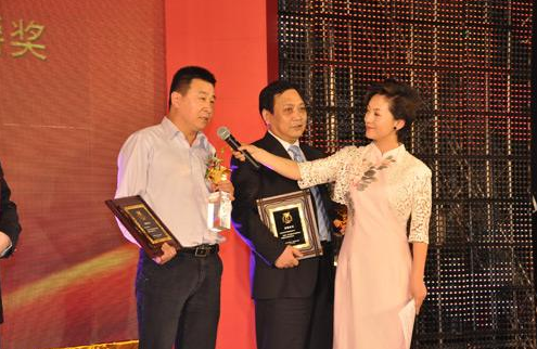 广东:高端产业园内竞速“寻宝” 龙岗区定向越野挑战赛走进天安云谷