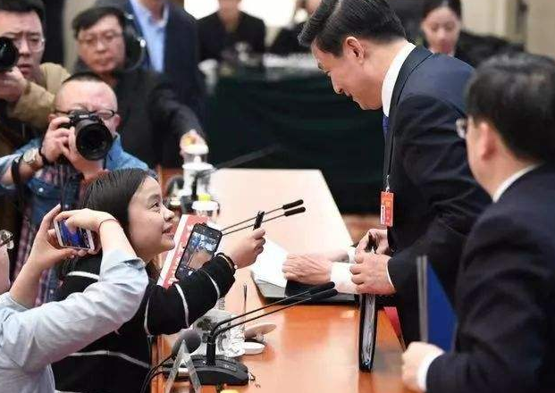 广东:高端产业园内竞速“寻宝” 龙岗区定向越野挑战赛走进天安云谷